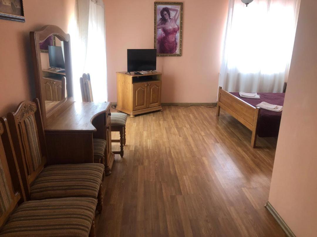 Hotel Nikolet Mukatsjeve Eksteriør bilde